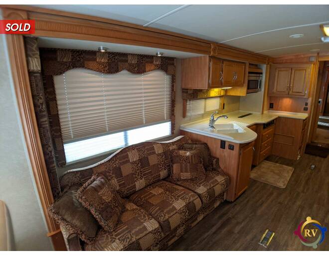 2006 Winnebago Tour Freightliner 40KD Class A at Your RV Broker STOCK# W02295 Photo 12