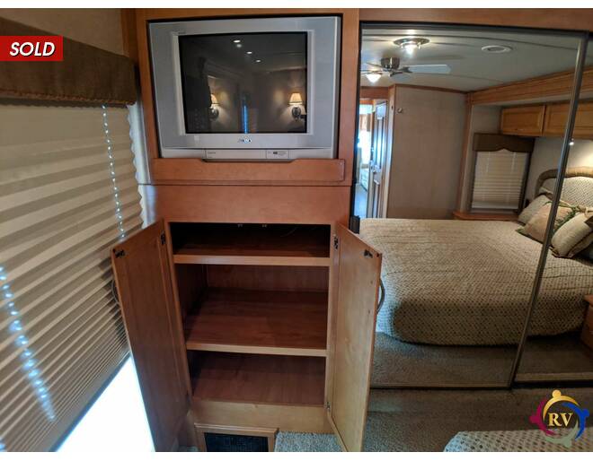 2006 Winnebago Tour Freightliner 40KD Class A at Your RV Broker STOCK# W02295 Photo 42