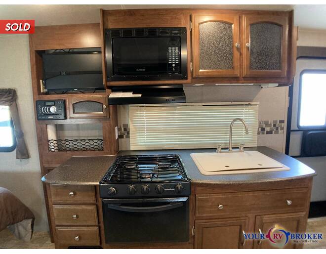 2016 Coachmen Freedom Express Ultra Lite 192RBS Travel Trailer at Your RV Broker STOCK# 020694 Photo 4