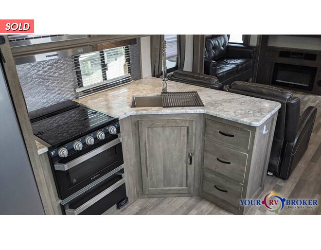 2019 Vibe 33RK Travel Trailer at Your RV Broker STOCK# 114886 Photo 14