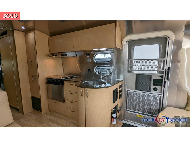 2016 Airstream Flying Cloud 27FB Travel Trailer at Your RV Broker STOCK# 536055 Photo 4