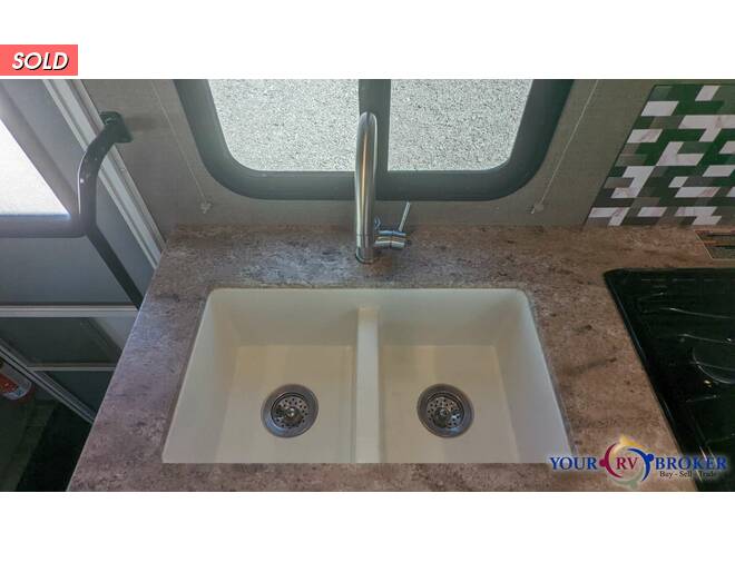 2019 Winnebago Outlook Ford 25J Class C at Your RV Broker STOCK# C22799 Photo 11