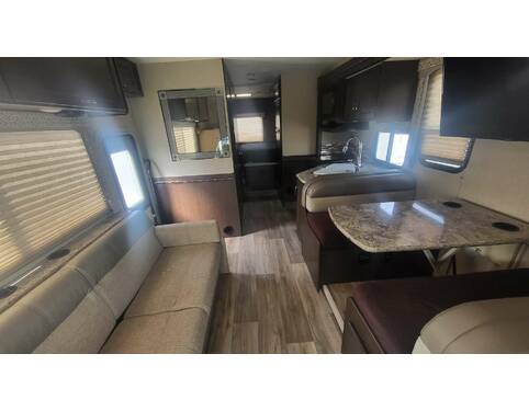 2017 Thor Freedom Elite 29FE Class C at Your RV Broker STOCK# C14295 Photo 3