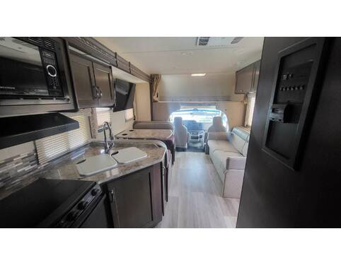 2017 Thor Freedom Elite 29FE Class C at Your RV Broker STOCK# C14295 Photo 4