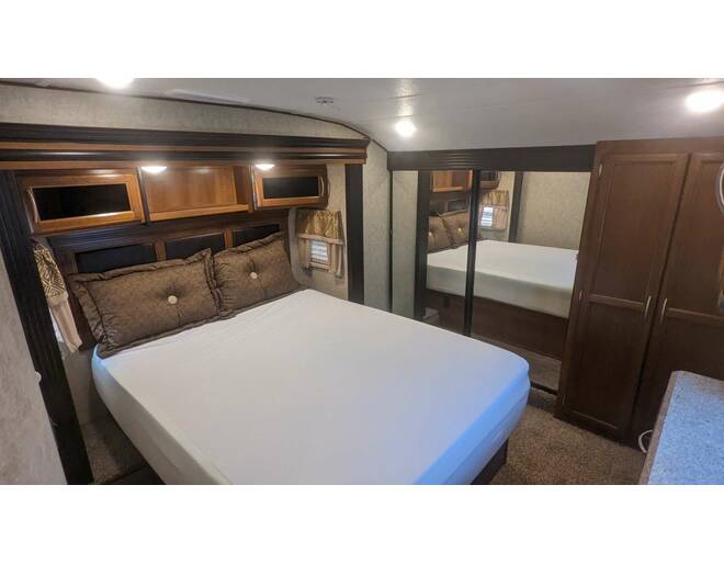 2017 Prime Time Crusader 319RKT Fifth Wheel at Your RV Broker STOCK# 120685 Photo 9
