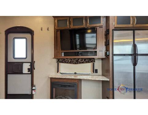 2016 Keystone Montana High Country 293RK Fifth Wheel at Your RV Broker STOCK# 741253 Photo 5