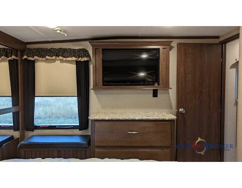 2016 Keystone Montana High Country 293RK Fifth Wheel at Your RV Broker STOCK# 741253 Photo 10
