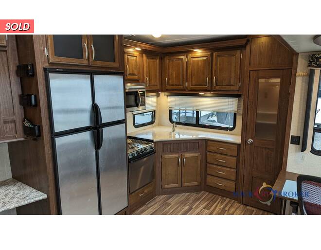 2016 Keystone Montana High Country 293RK Fifth Wheel at Your RV Broker STOCK# 741253 Photo 4