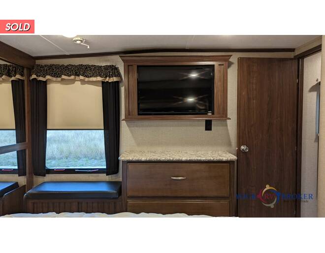 2016 Keystone Montana High Country 293RK Fifth Wheel at Your RV Broker STOCK# 741253 Photo 10