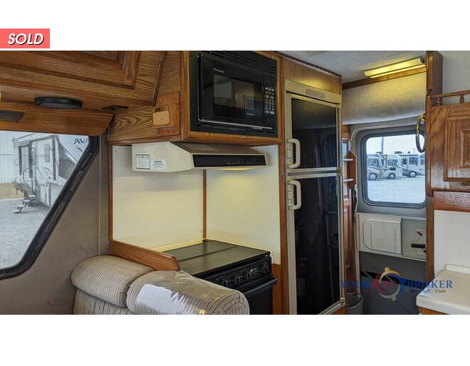 1998 Chinook Concourse DINETTE Class B Plus at Your RV Broker STOCK# B89747 Photo 6