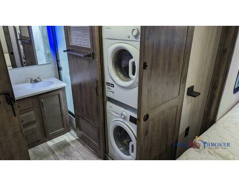 2021 Sandpiper Luxury 391FLRB Fifth Wheel at Your RV Broker STOCK# 043057 Photo 17