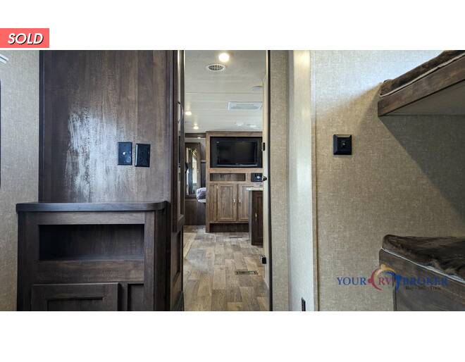 2018 Vibe Extreme Lite 287QBS Travel Trailer at Your RV Broker STOCK# 110466 Photo 7
