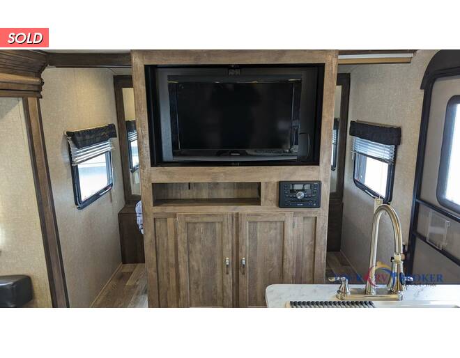 2018 Vibe Extreme Lite 287QBS Travel Trailer at Your RV Broker STOCK# 110466 Photo 13