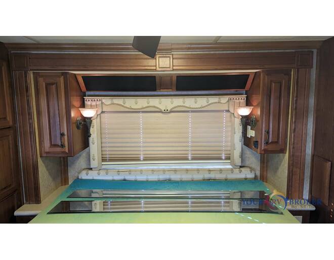 2005 American Coach American Tradition Liberty 40L Class A at Your RV Broker STOCK# 049120 Photo 28