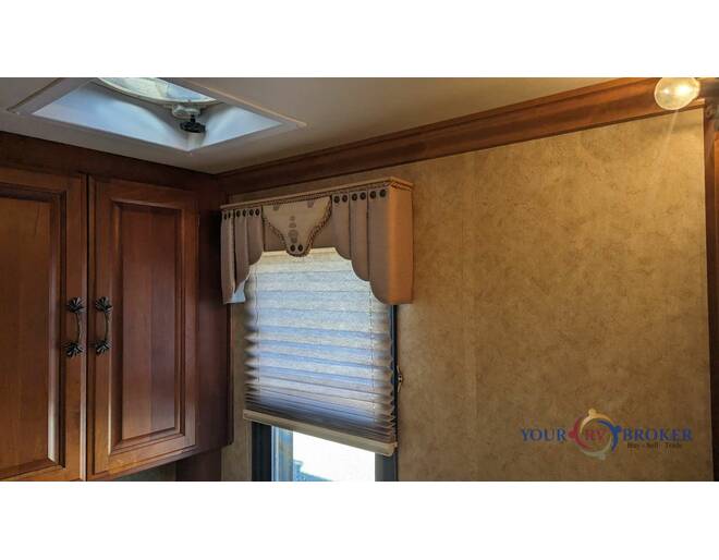 2005 American Coach American Tradition Liberty 40L Class A at Your RV Broker STOCK# 049120 Photo 23