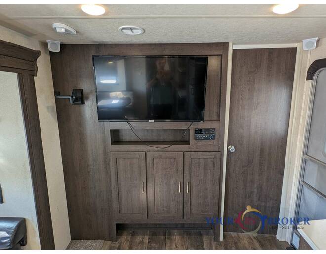 2018 Wildwood 26TBSS Travel Trailer at Your RV Broker STOCK# 263698 Photo 16