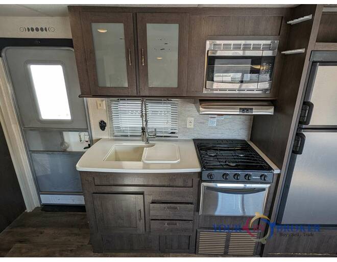 2018 Wildwood 26TBSS Travel Trailer at Your RV Broker STOCK# 263698 Photo 15