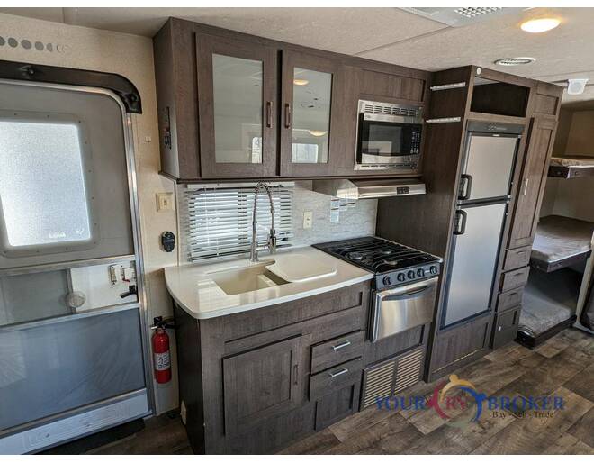 2018 Wildwood 26TBSS Travel Trailer at Your RV Broker STOCK# 263698 Photo 13