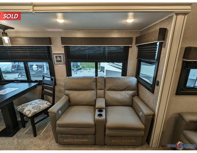 2020 Jayco Eagle 319MLOK Fifth Wheel at Your RV Broker STOCK# WR0255 Photo 6