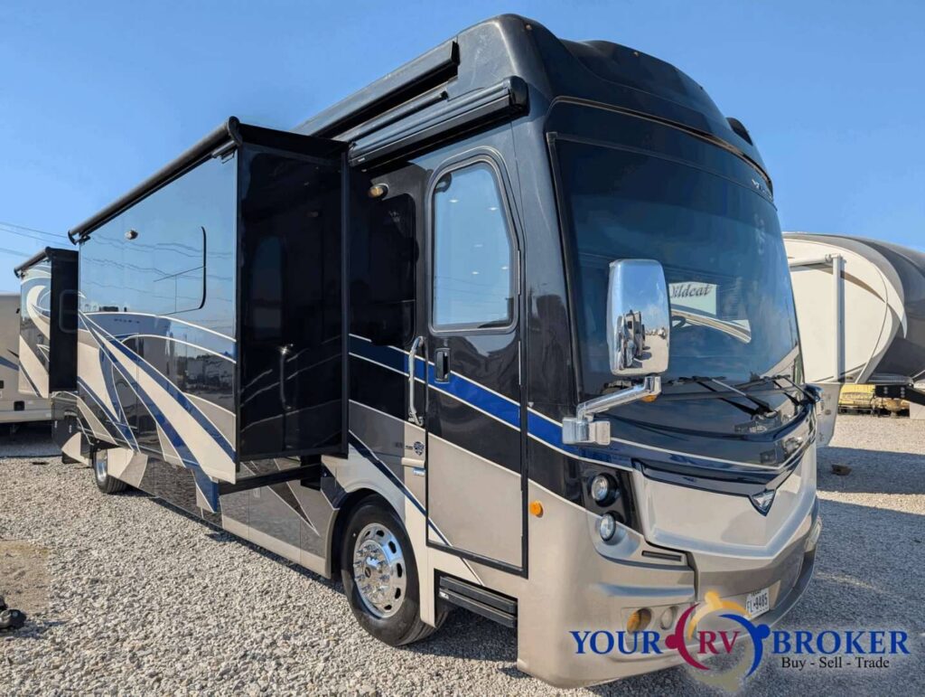0 2018 Fleetwood Discovery LXE 40E