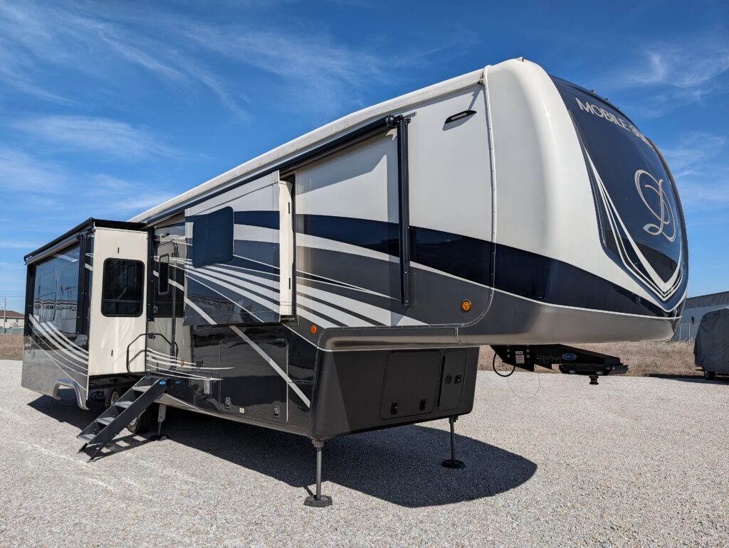 0 2022 DRV Mobile Suites 41RKDB